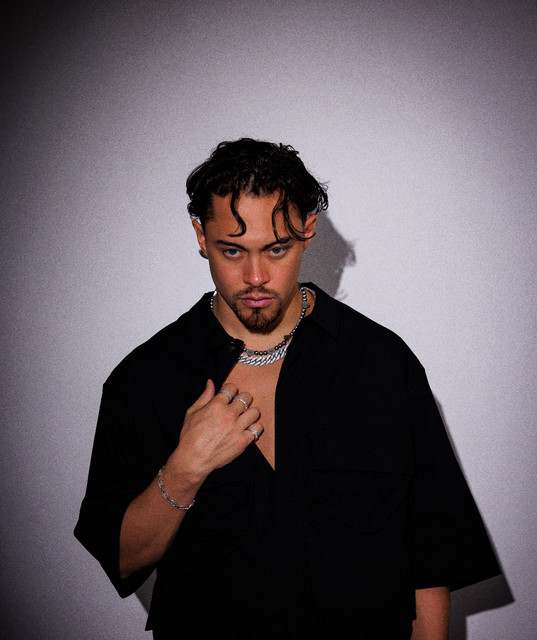 Acraze: Dance/Electronica artist
