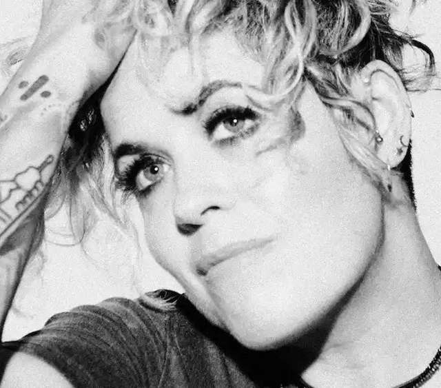 Amy Wadge: Rock artist