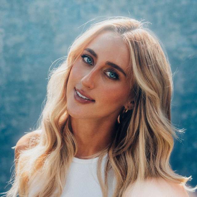 Ashley Cooke: Country and Folk artist