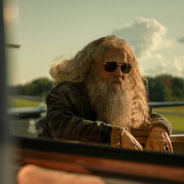 Jamey Johnson: Country and Folk artist