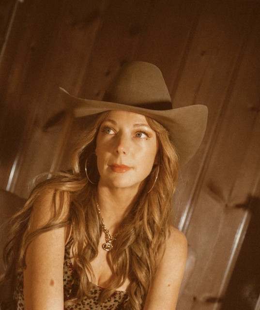 Kaitlin Butts: Country and Folk artist