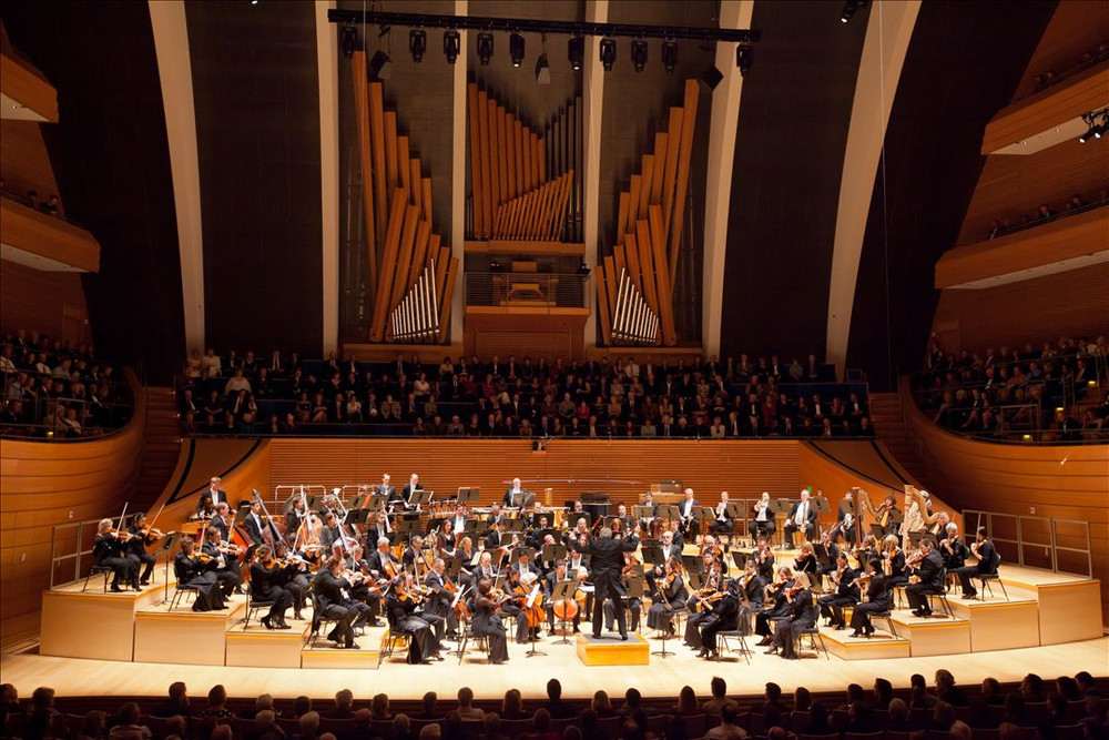 Kansas City Symphony - On Stage with Augustin Hadelich at Kauffman Center for the Performing Arts - Helzberg Hall on Oct 1…