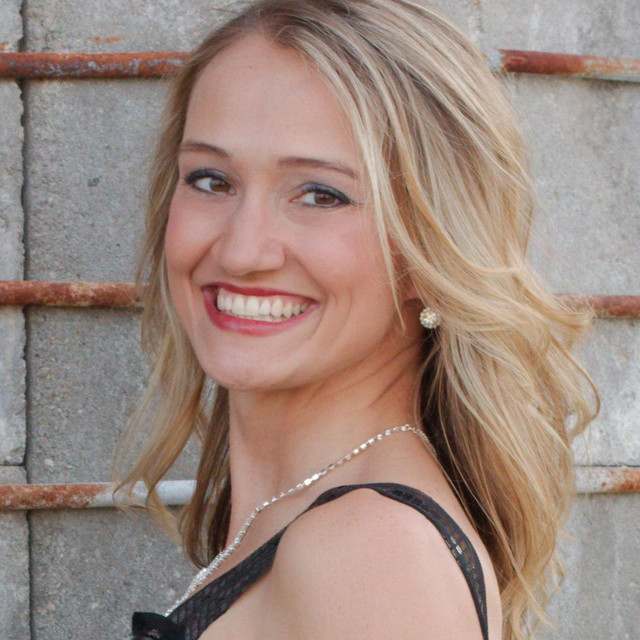 Mollie B: Country and Folk artist