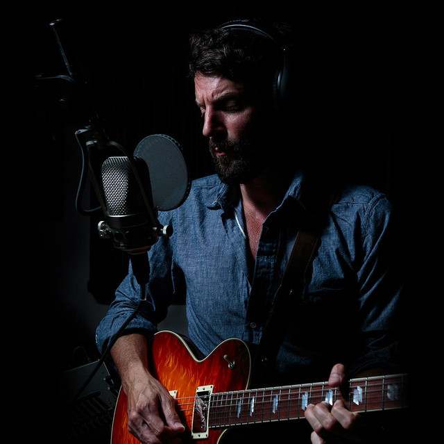 Ray LaMontagne: Country and Folk artist