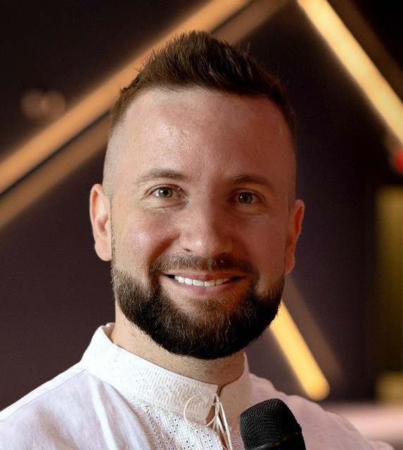 Sergey Shakhov: Pop artist