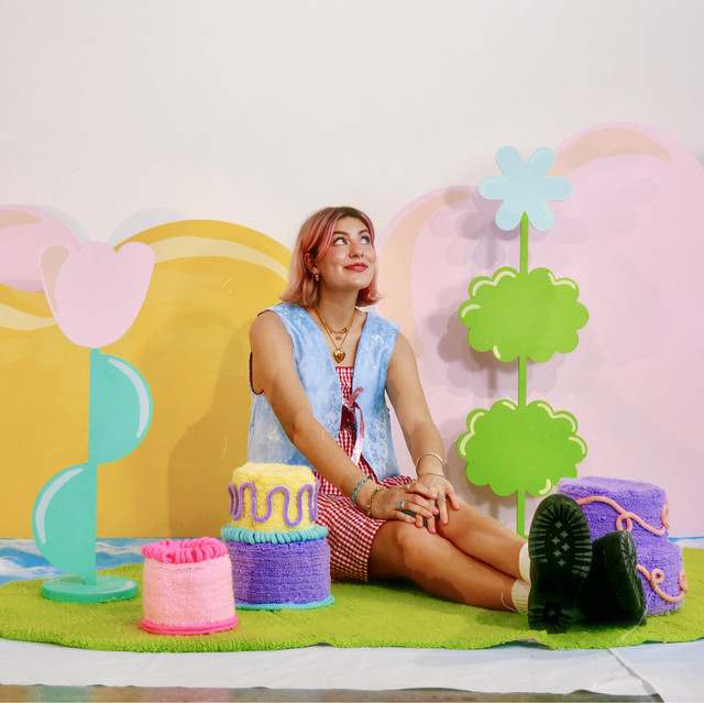 Six Foot Blonde: Pop artist