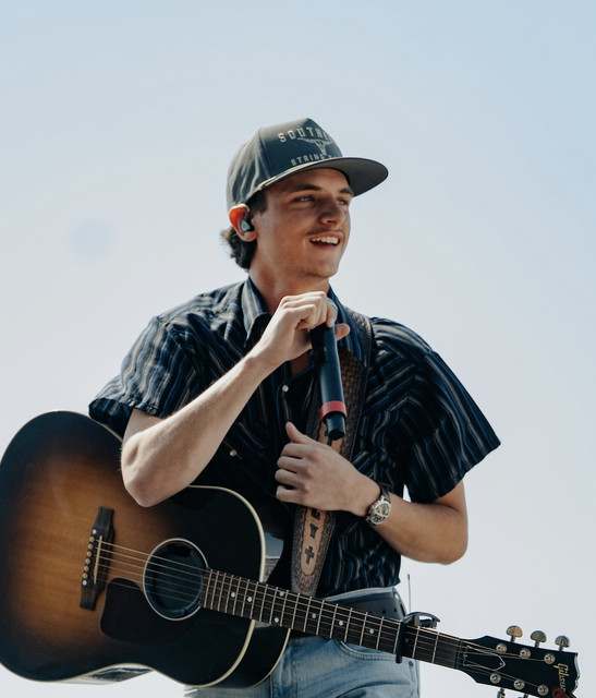 Sully Burrows: Country and Folk artist