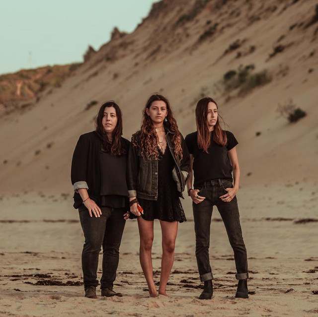 The Wolff Sisters: Rock artist