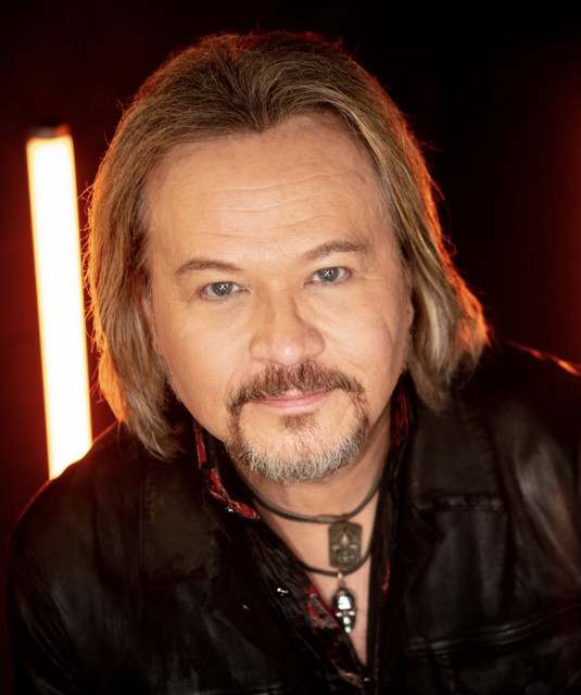 Travis Tritt: Country and Folk artist