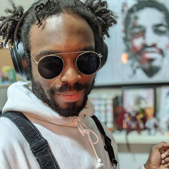 Yedoye Travis: comedian